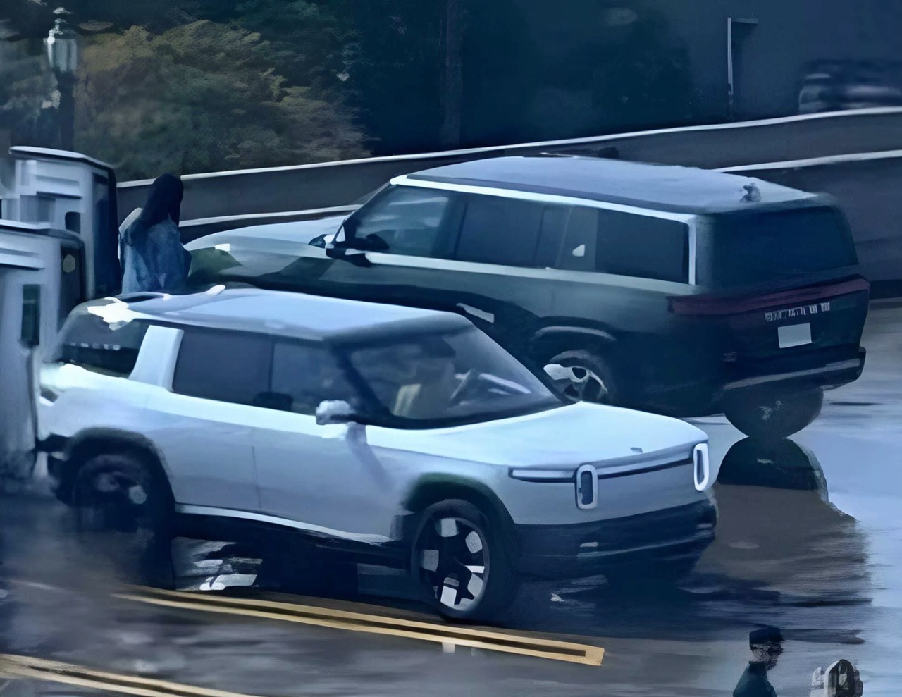 特斯拉Model Y的真正对手？RIVIAN R2谍照曝光