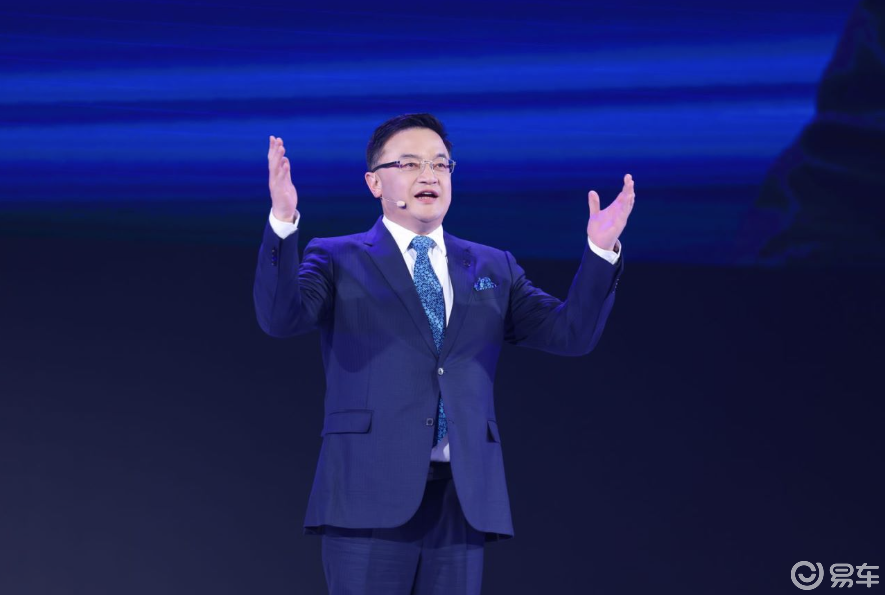 搭载全新技术的风神L7亮相，东风挑战新能源年销百万辆