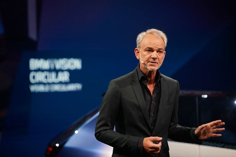为热爱驾驶者设计 BMW新世代概念车智能座舱官图发布