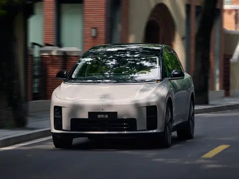 理想汽车11月销量继续大幅下滑，如何才能脱离困境？