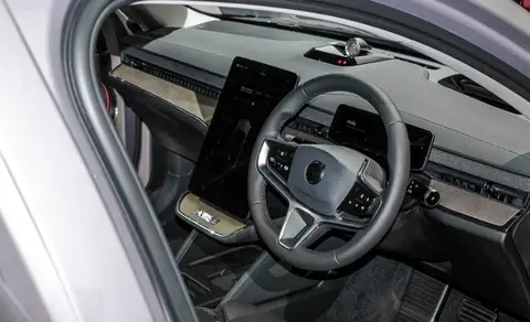 全新沃尔沃EX90曝光，续航近650km 硬刚宝马 i5，颜值与实力双在线